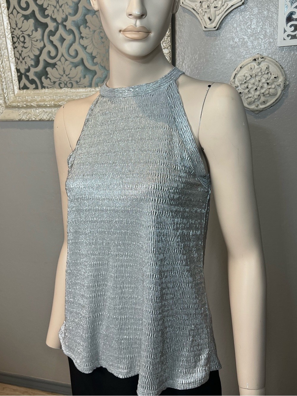 W5 Silver Metallic top